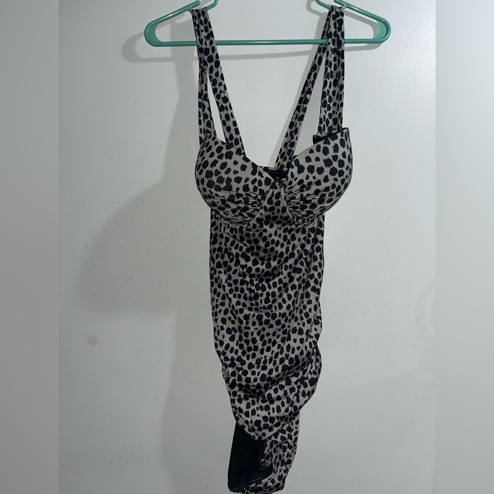 Old Navy Gray and Black Animal Print Swimsuit XL NWOT